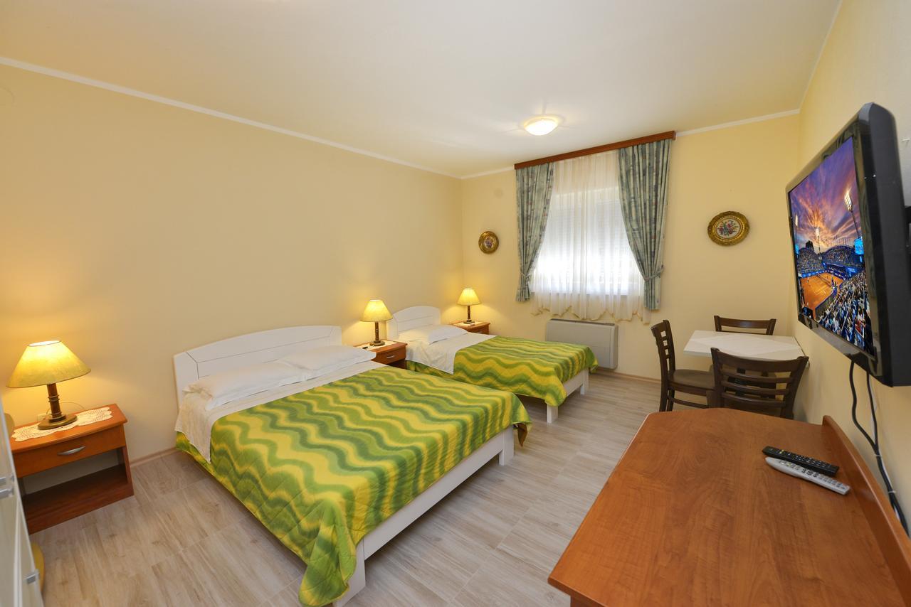Bed And Breakfast Julia Seget  Exteriör bild